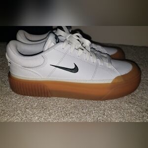 NWOT-Nike Court Legacy Lift